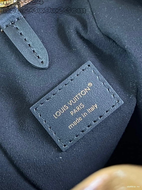 WIS Vuitton Trunk Noé Louis PM 0813